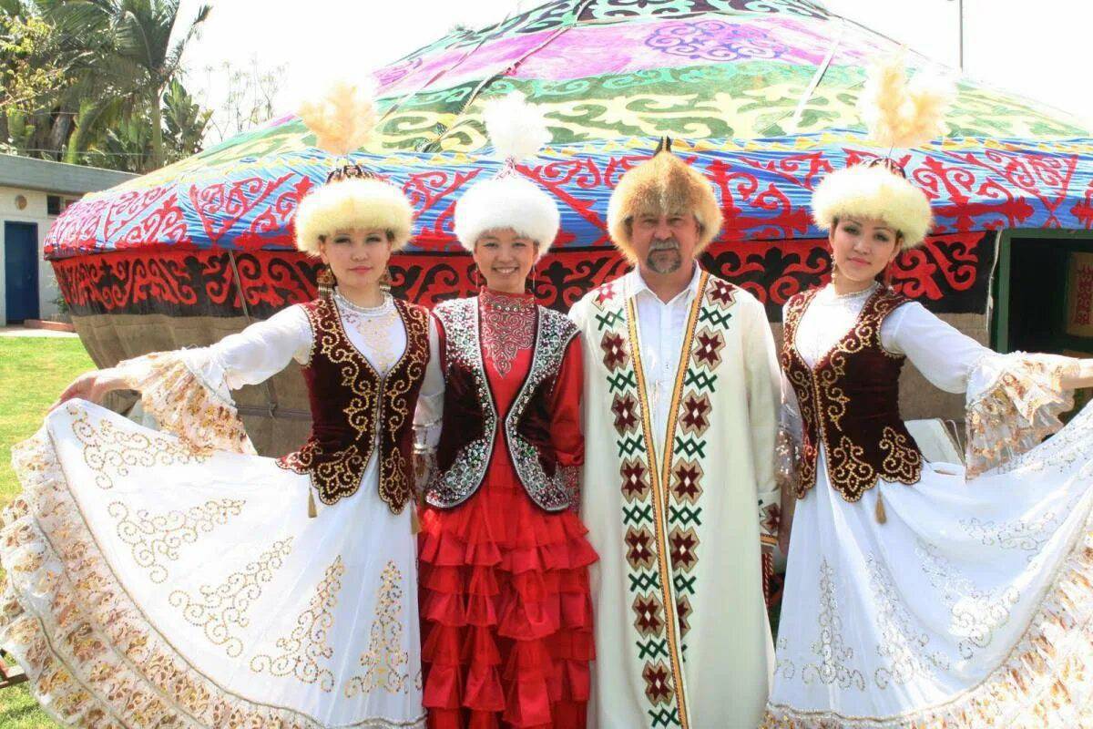 Национальный костюм казахский #33