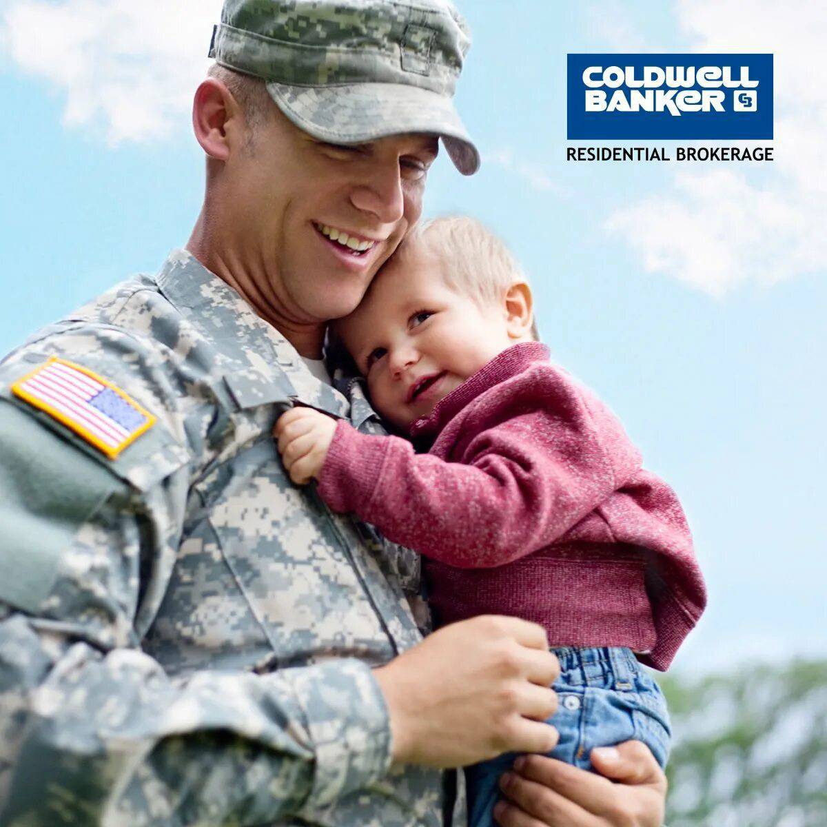 Солдат с ребенком на руках #22