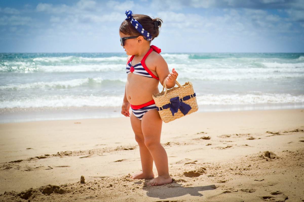 Девочка на пляже #2