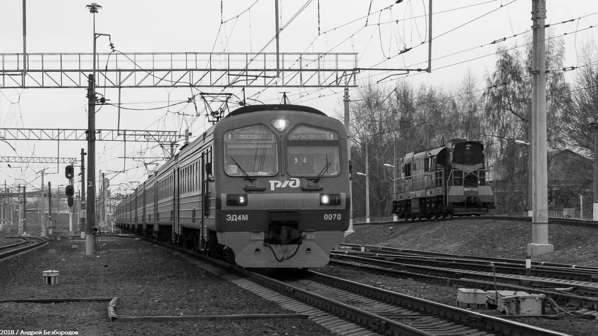 Яркая страница раскраски поезда ed4m