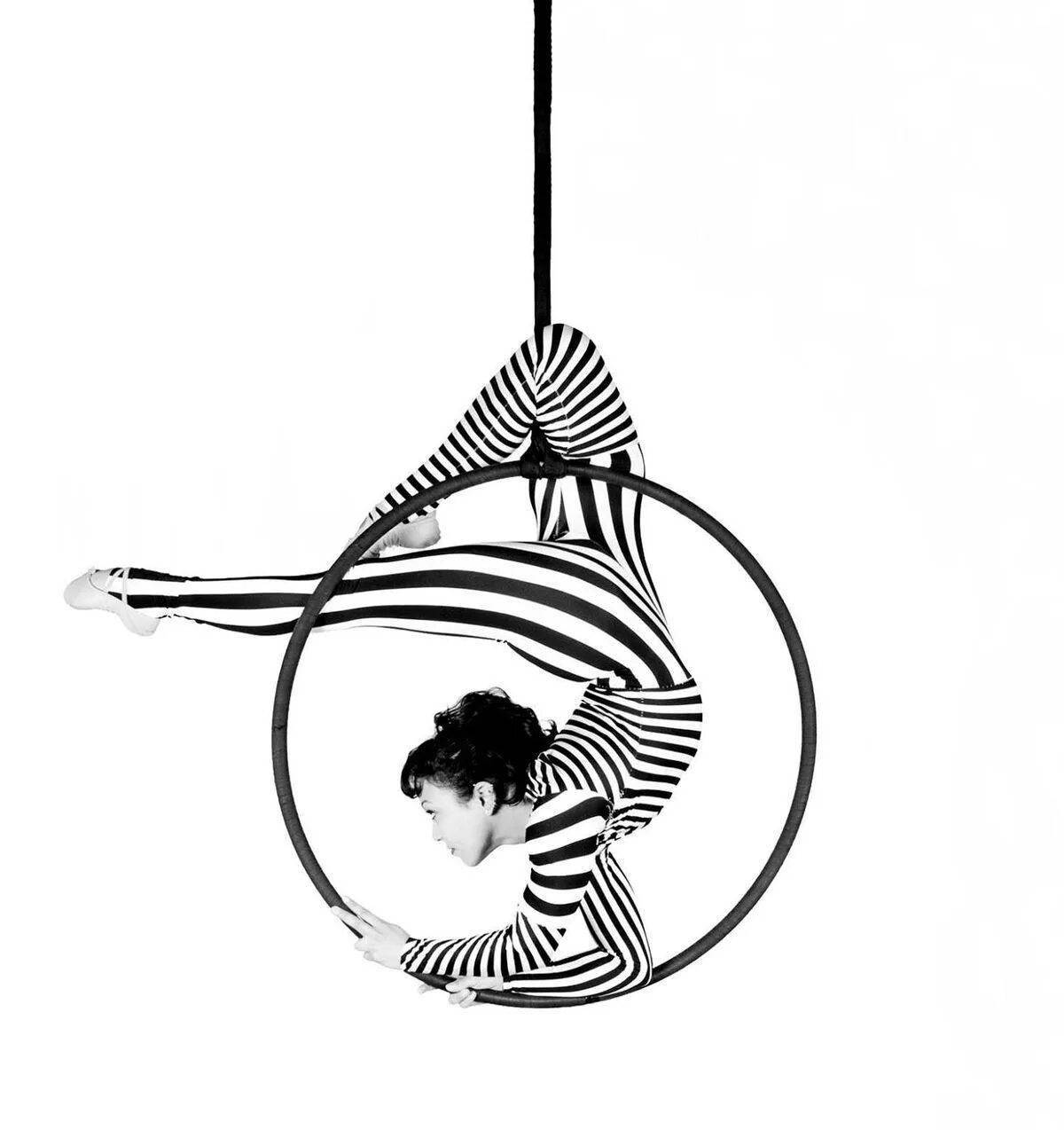 Coloring page charming aerialist