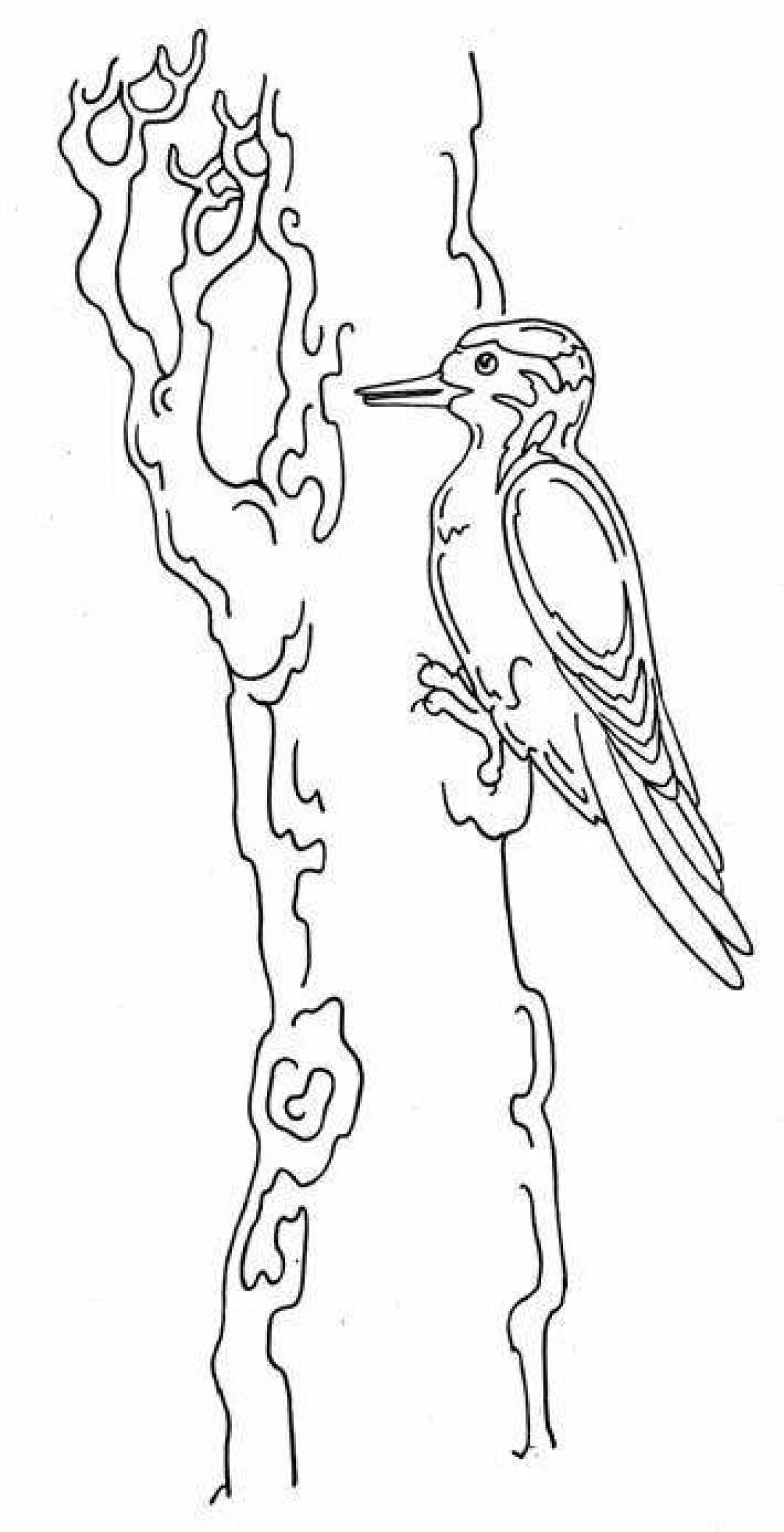 Изящный дятел на дереве