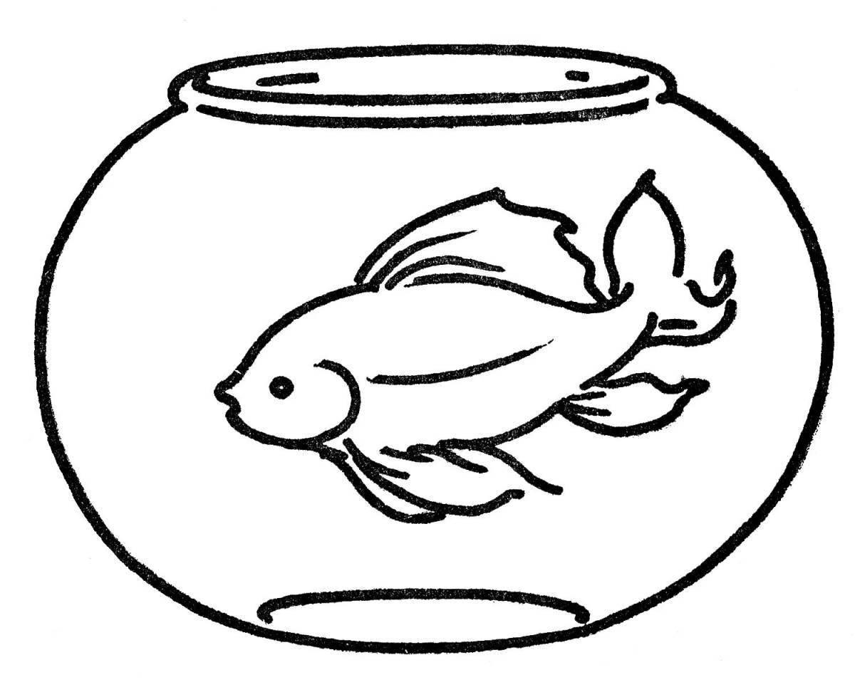 Сверкающая золотая рыбка в аквариуме