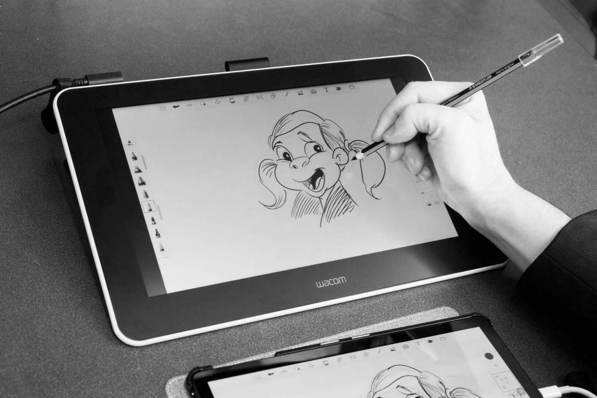 Innovative pen tablet coloring book for beginners