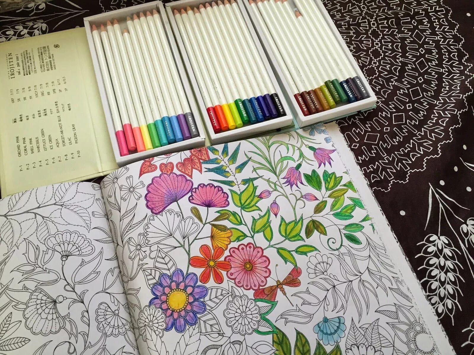 Coloring vivified antistress pencils