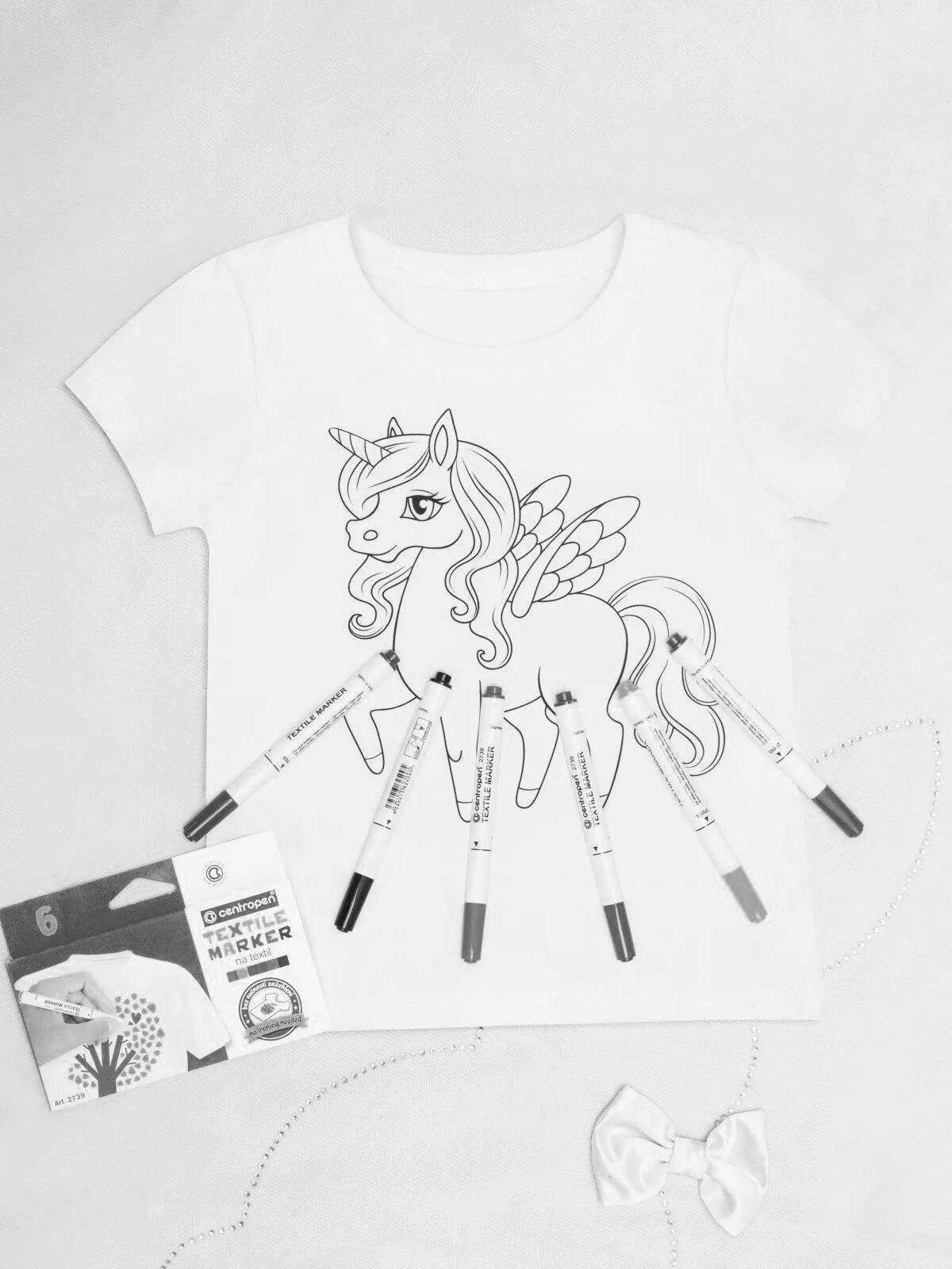 Coloring for an energetic T-shirt with felt-tip pens