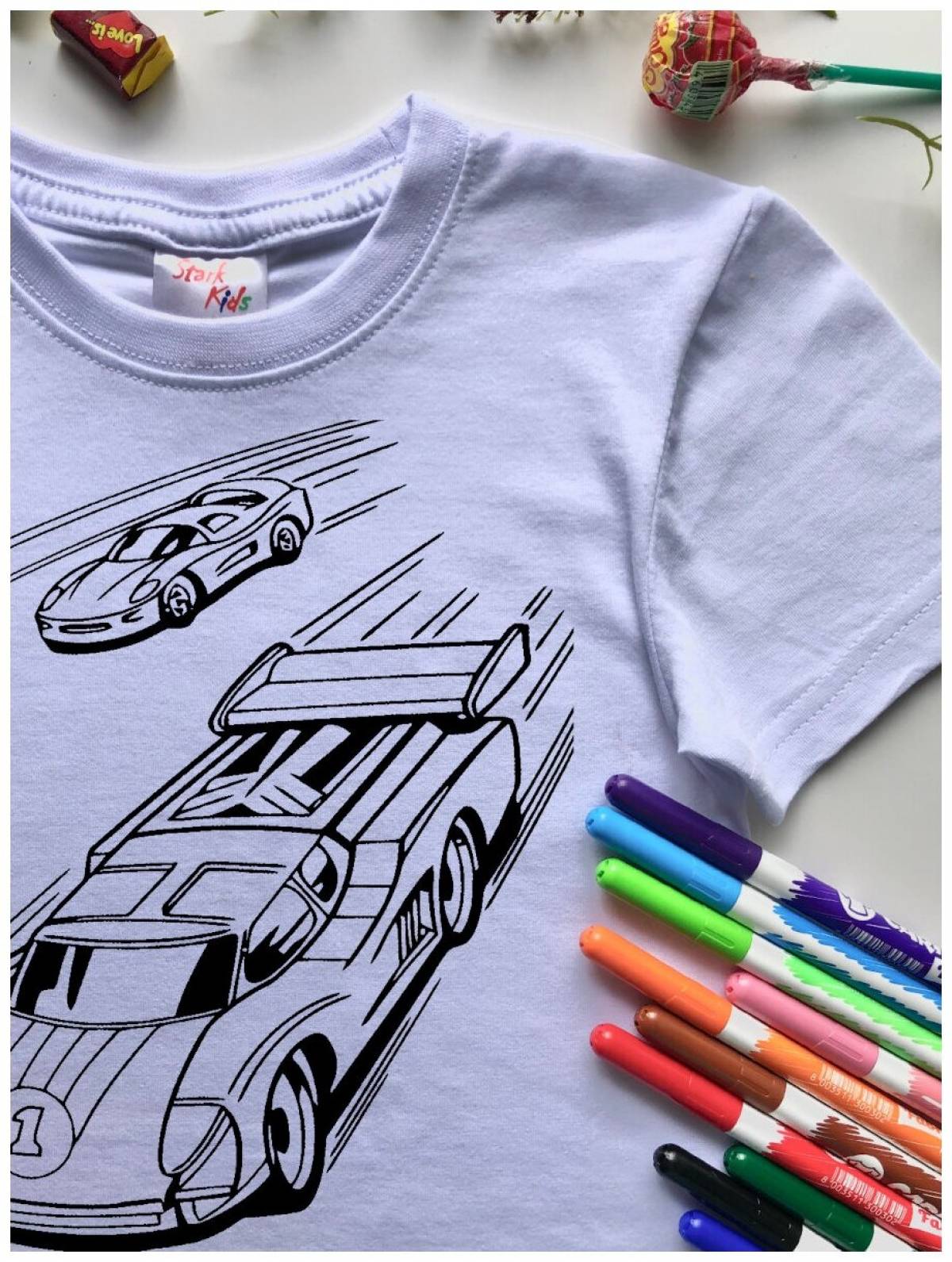 Intensive T-shirt coloring with markers