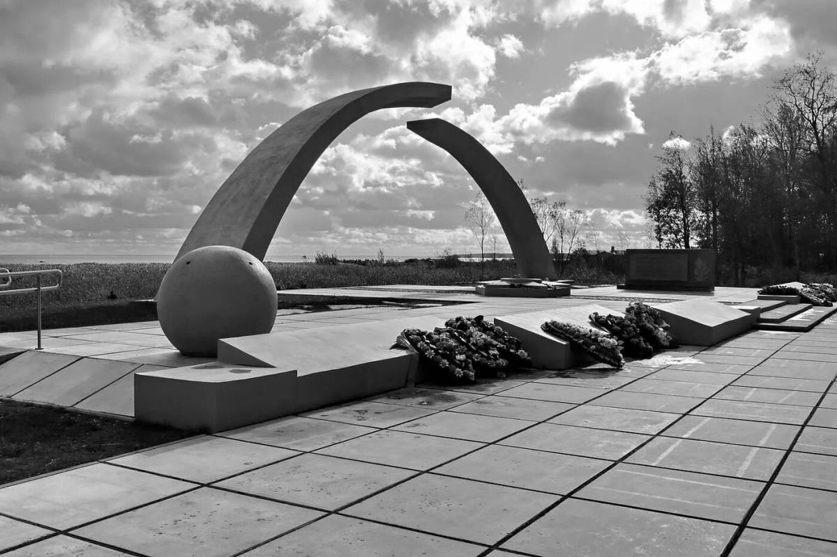 Монумент блокадное кольцо Ленинграда