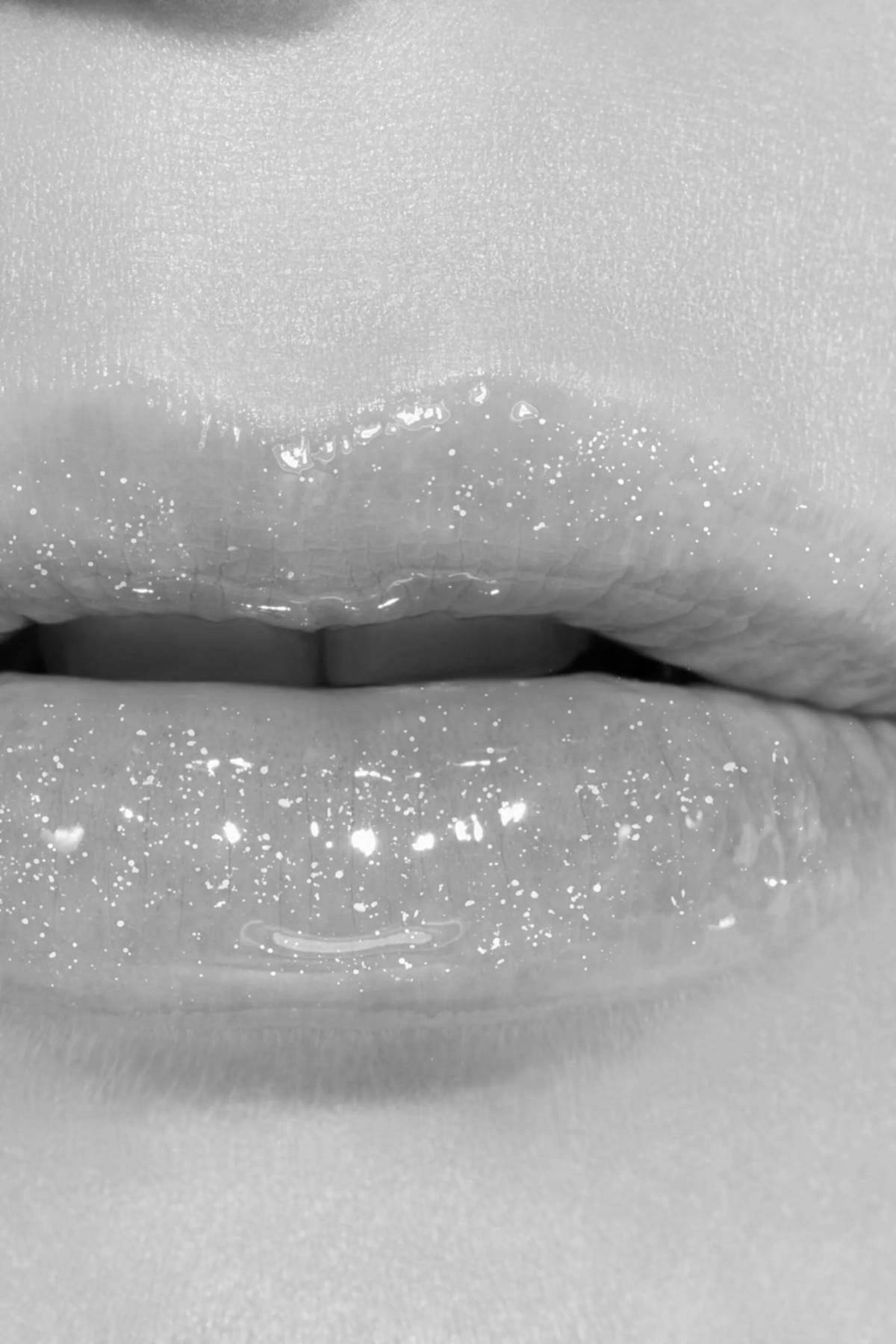 Coloring beautiful lips