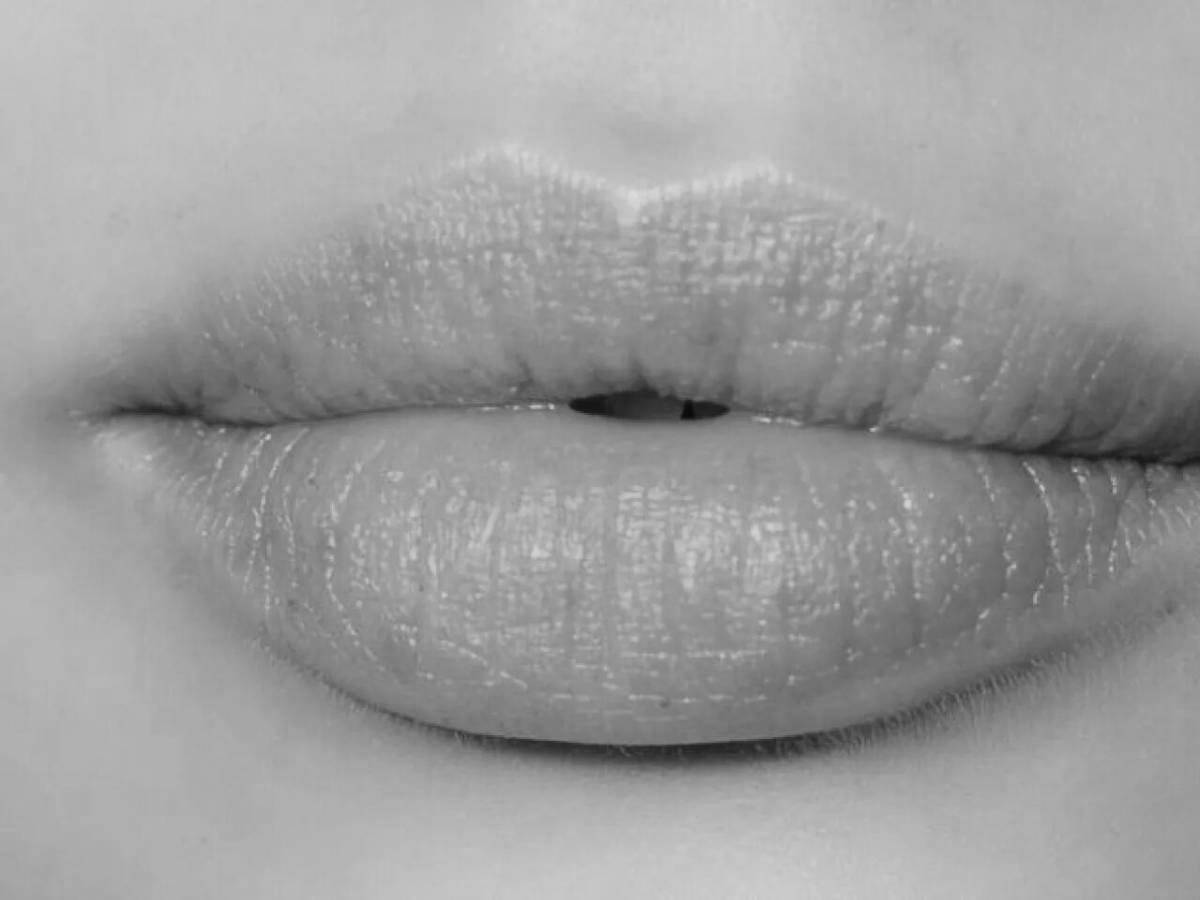 Colouring glossy amazing lips