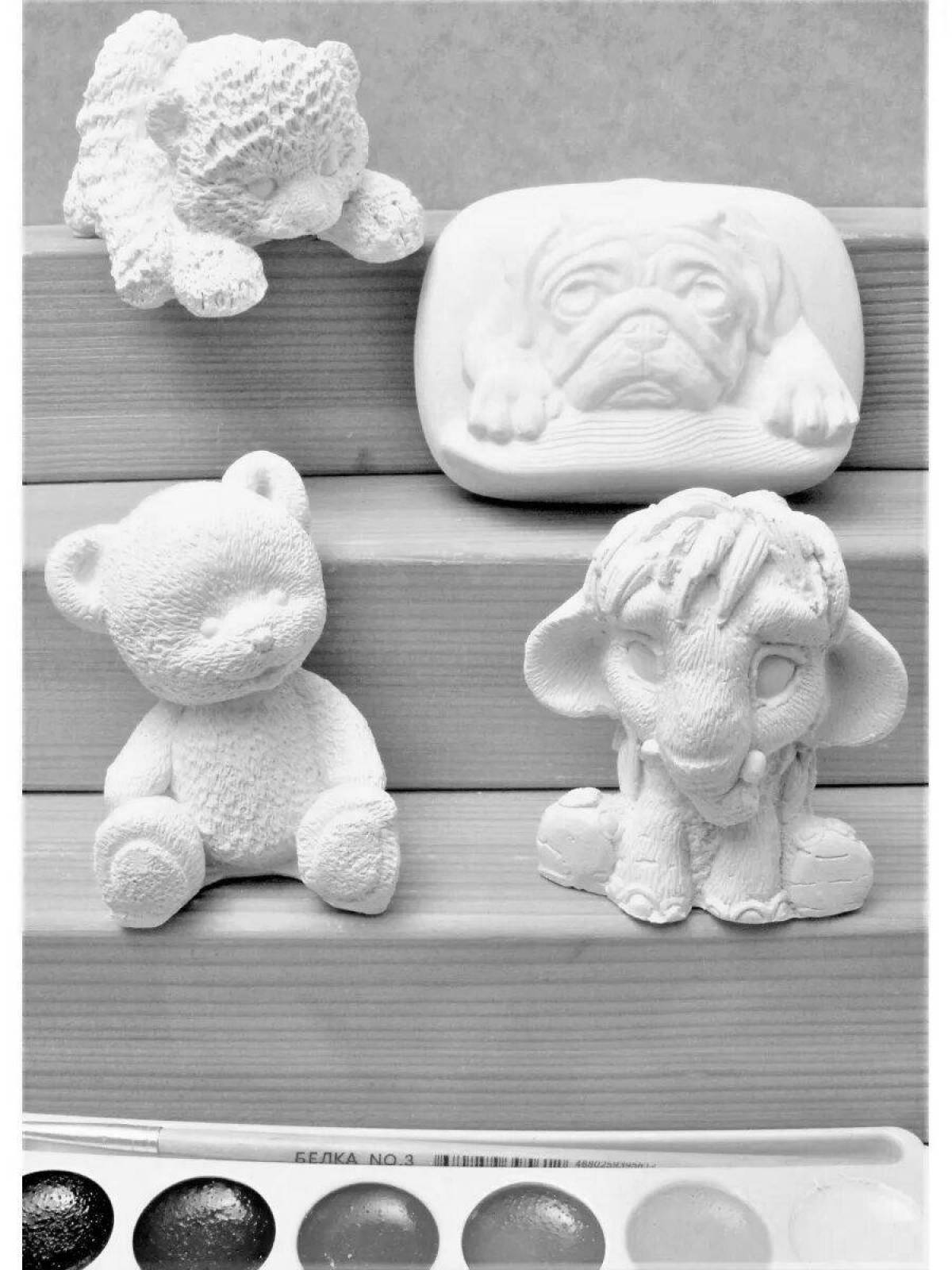 Playful coloring plaster figurines