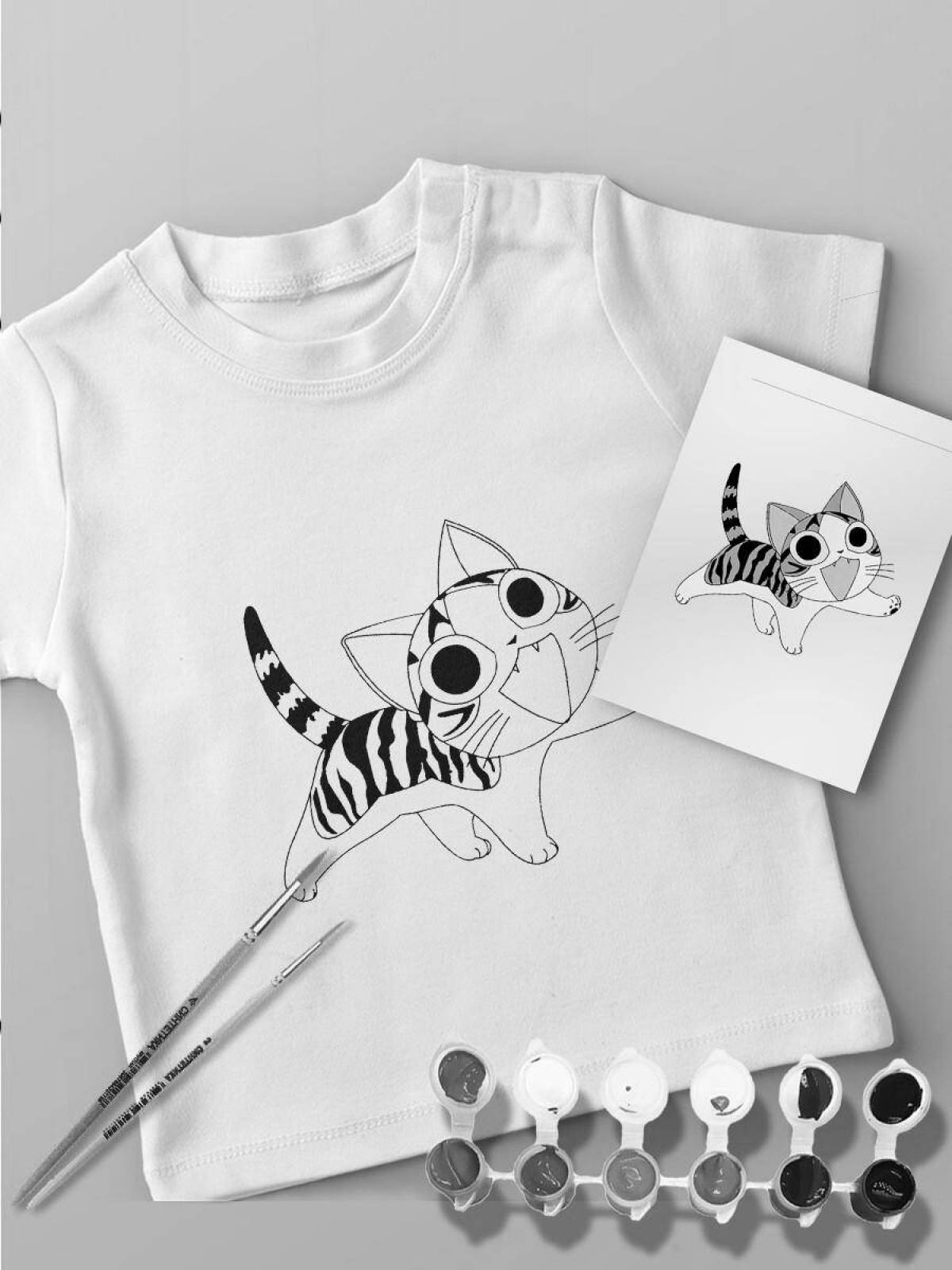 Coloring t-shirt with playtime kitten