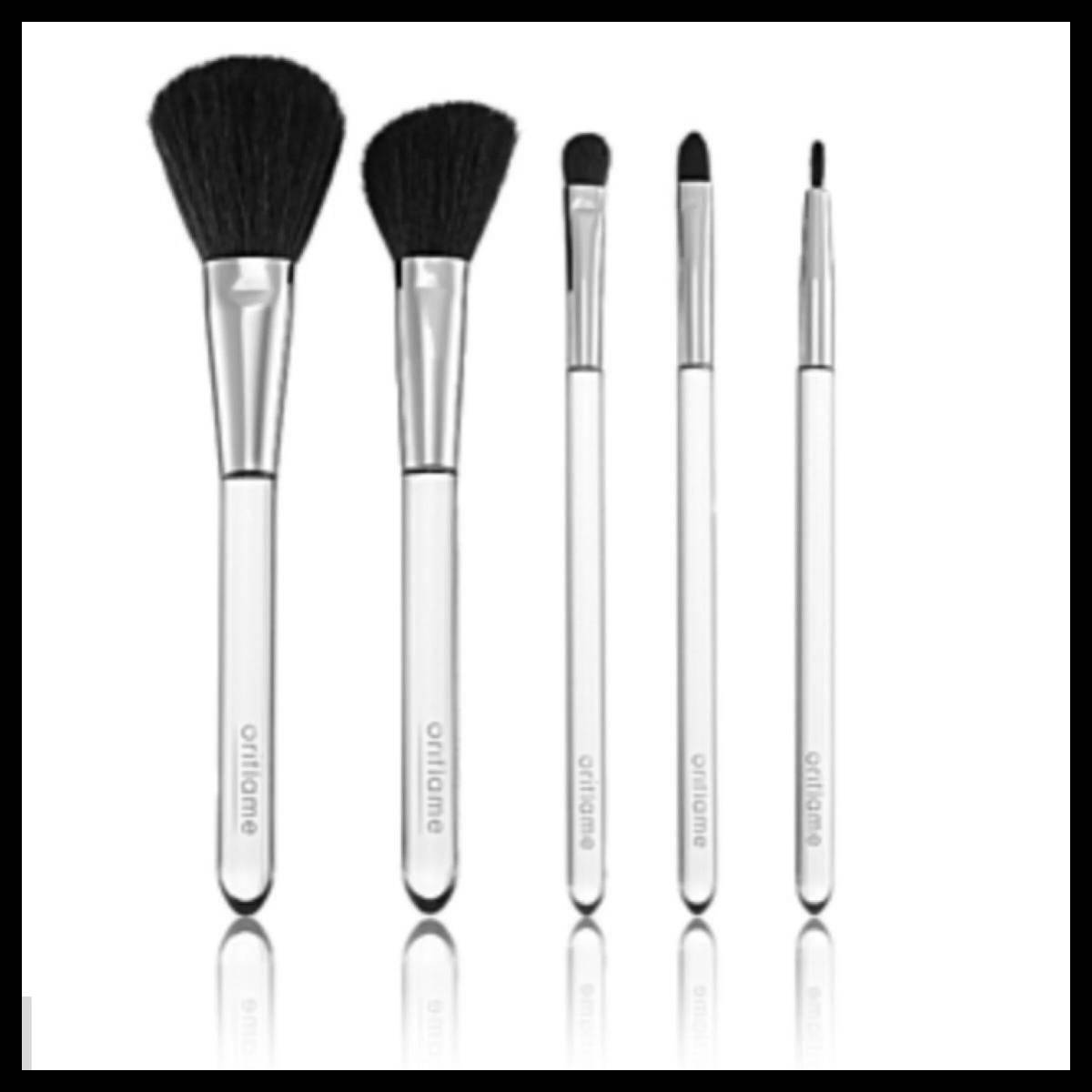 Coloring animated makeup brushes