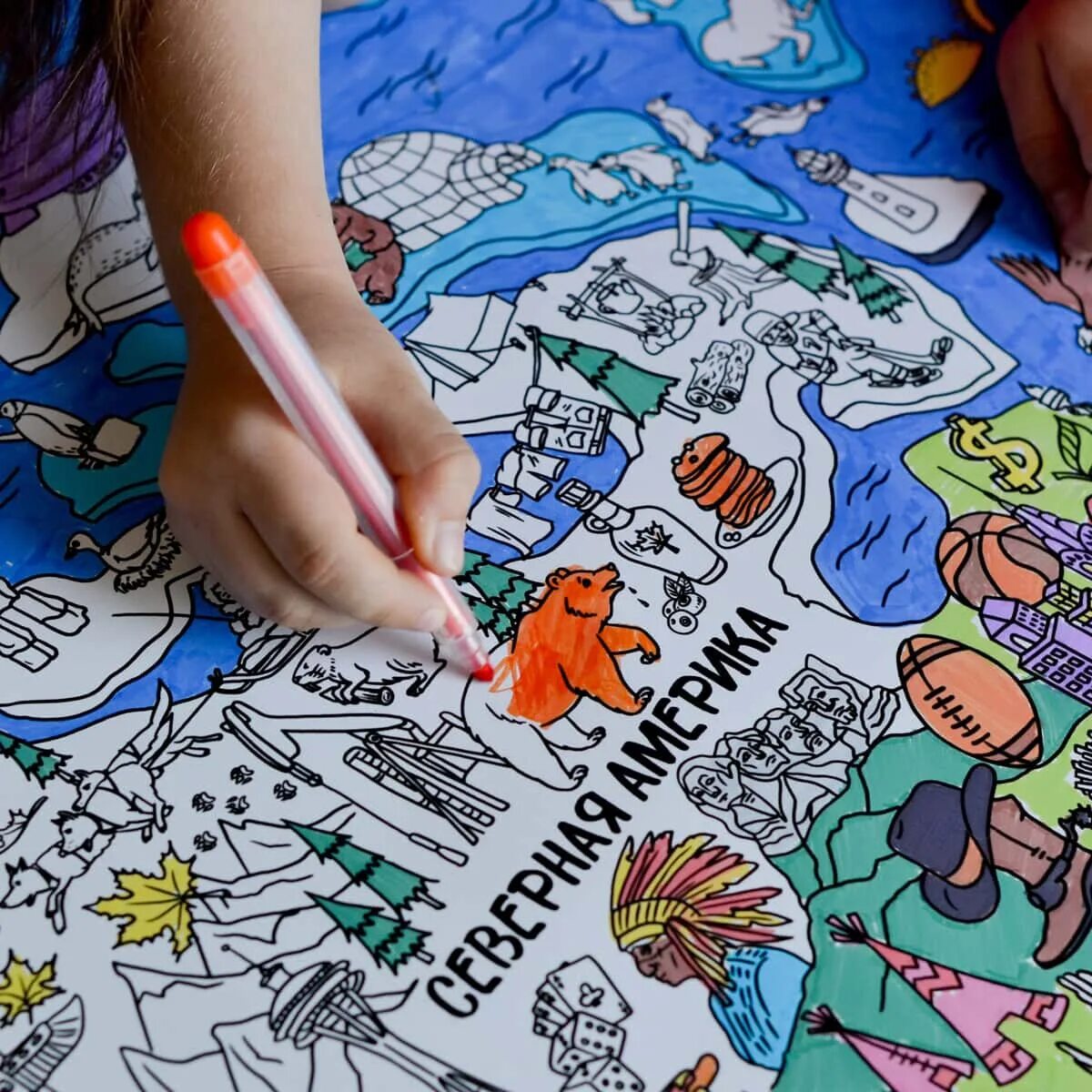 Сияющая гигантская карта мира