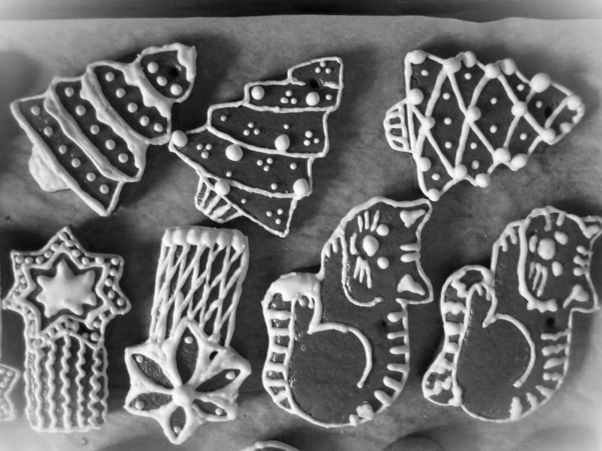 Gorgeous gingerbread icing coloring page