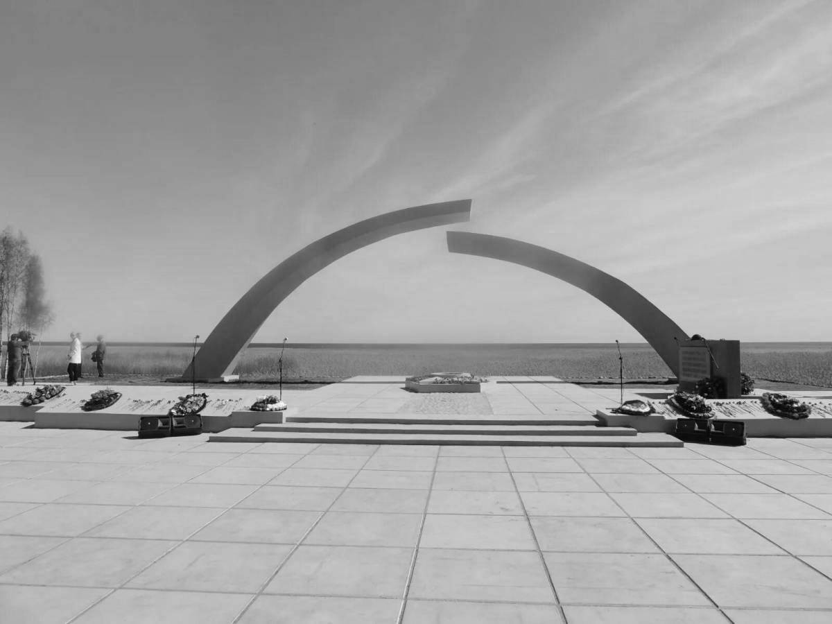 Photo Coloring the broken ring memorial with colorful ink
