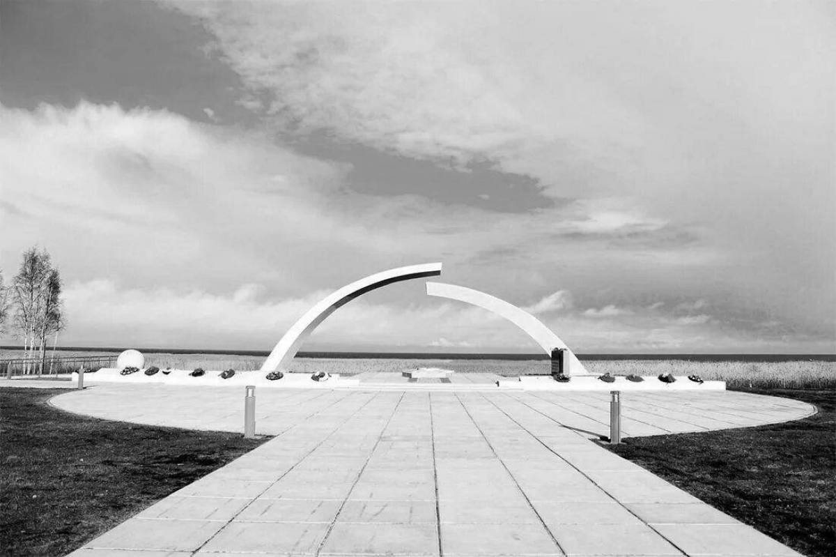 Разорванное кольцо памятник #7