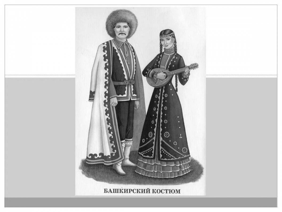 Богато украшенный башкирский национальный костюм