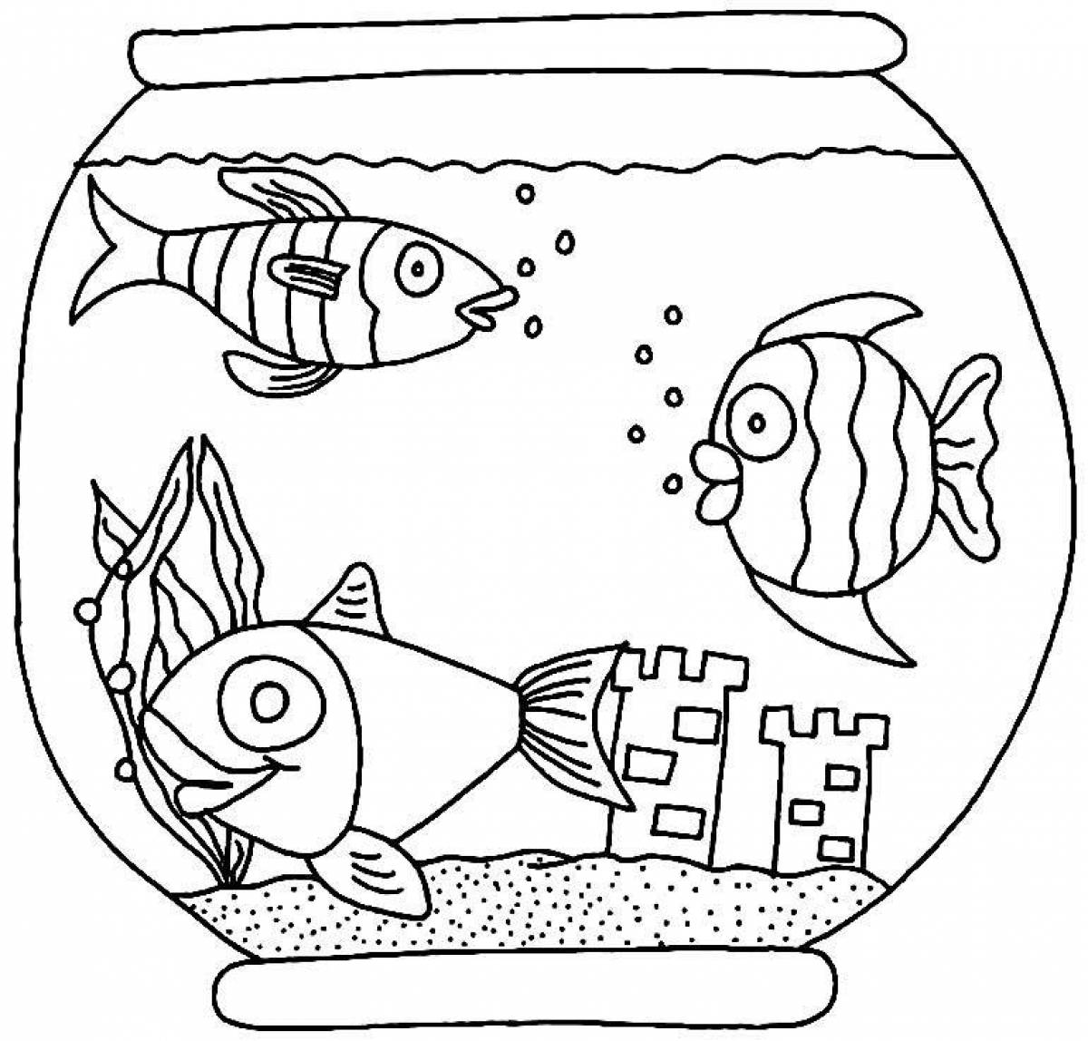 Причудливый аквариум с рыбками