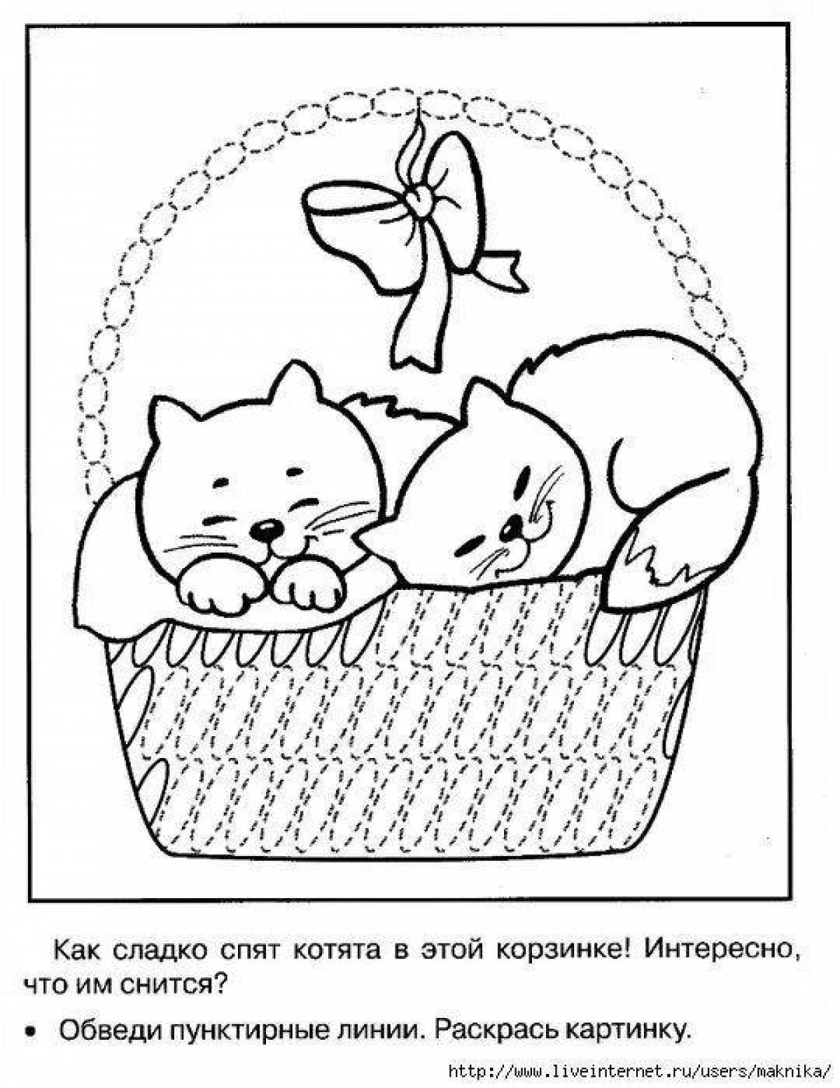 Радостные котята в корзине