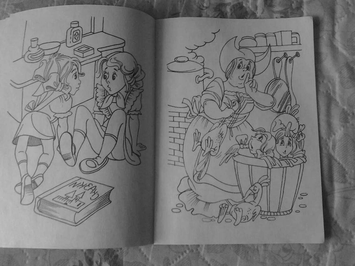 Fantastic coloring kingdom of crooked mirrors