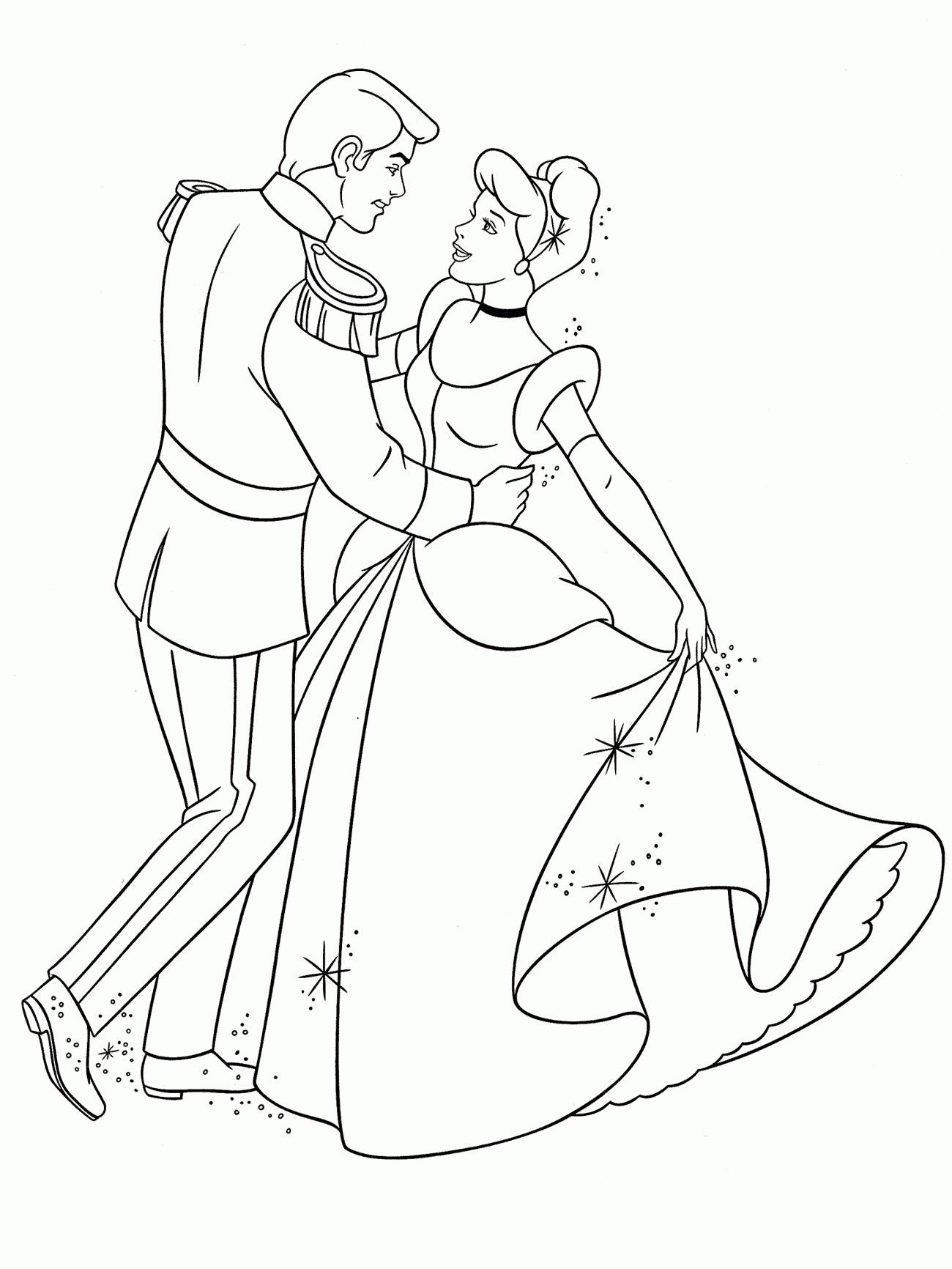 Photo Cinderella and the prince dancing