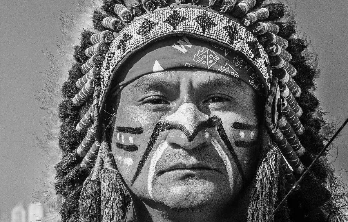 Сложные раскраски индейцев на лицах