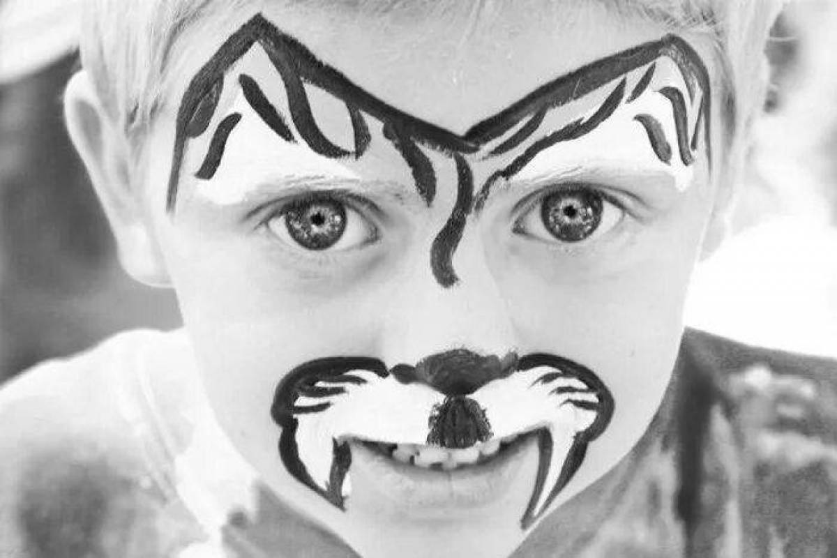 Мальчик разрисовал. Разрисованное лицо. Аквагрим. Рисунки на лице для мальчиков. Грим волка на лице.
