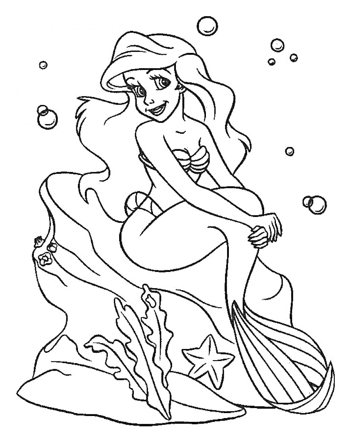 Раскраска Ариэль на рифе с морскими звездами и водорослями