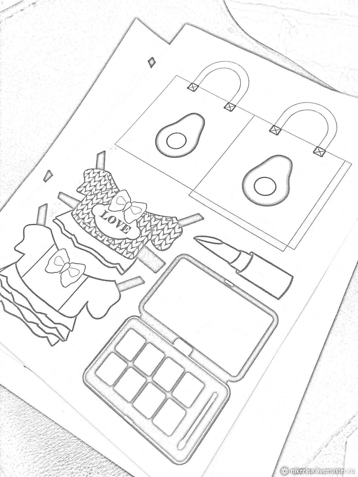 Раскраска Раскраска с домиком и аксессуарами для уточки Лалафанфан - два платья, сумка с авокадо, губная помада, палетка теней