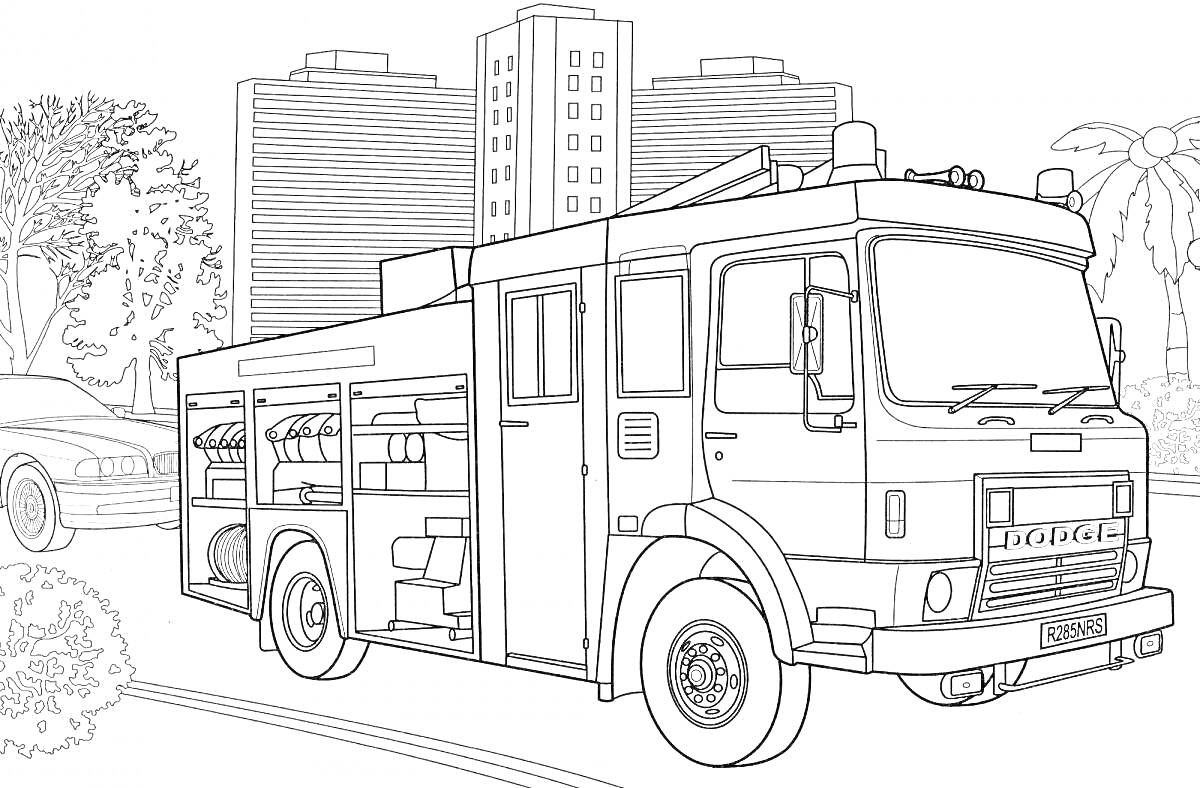 Раскраска Пожарная машина на городской улице с деревьями, кустами, стоящей машиной и высокими зданиями на заднем плане