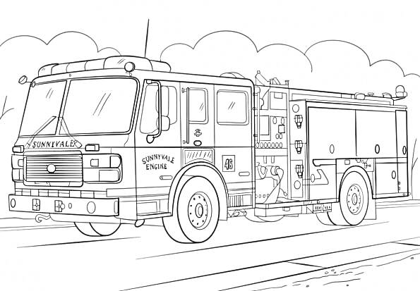 Раскраска Пожарная машина со шлангами, оборудованием и кабиной на дороге на фоне деревьев