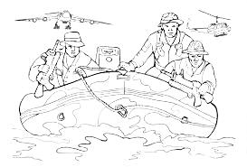 Солдаты в лодке с вертолётом и самолётом на заднем плане
