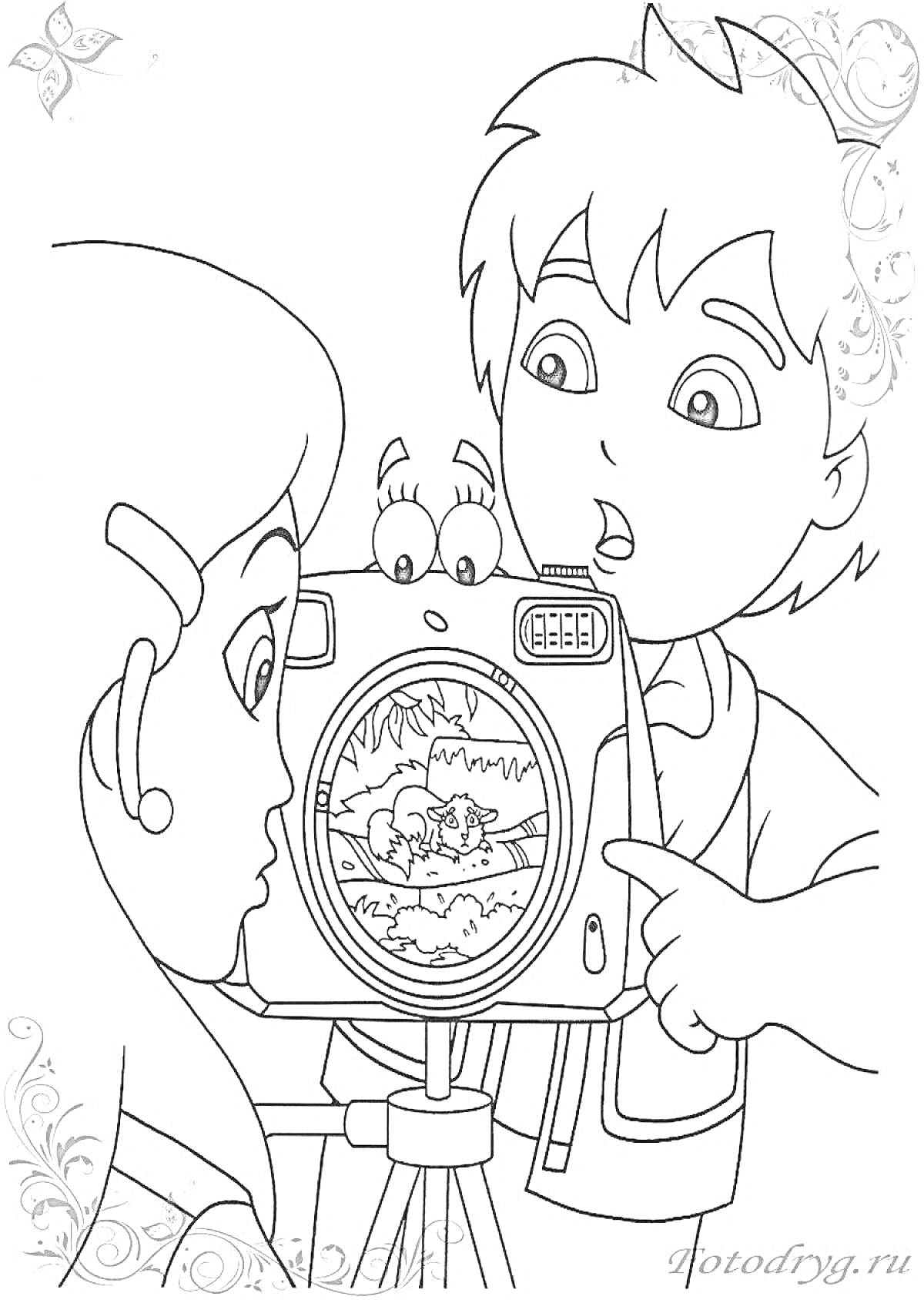 Раскраска Мальчик и девочка смотрят на экран камеры, на котором изображены животные