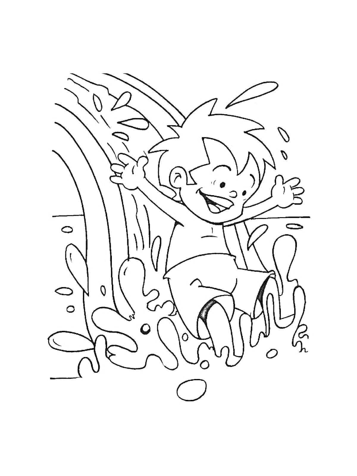 Мальчик катается на водной горке в аквапарке, брызги воды