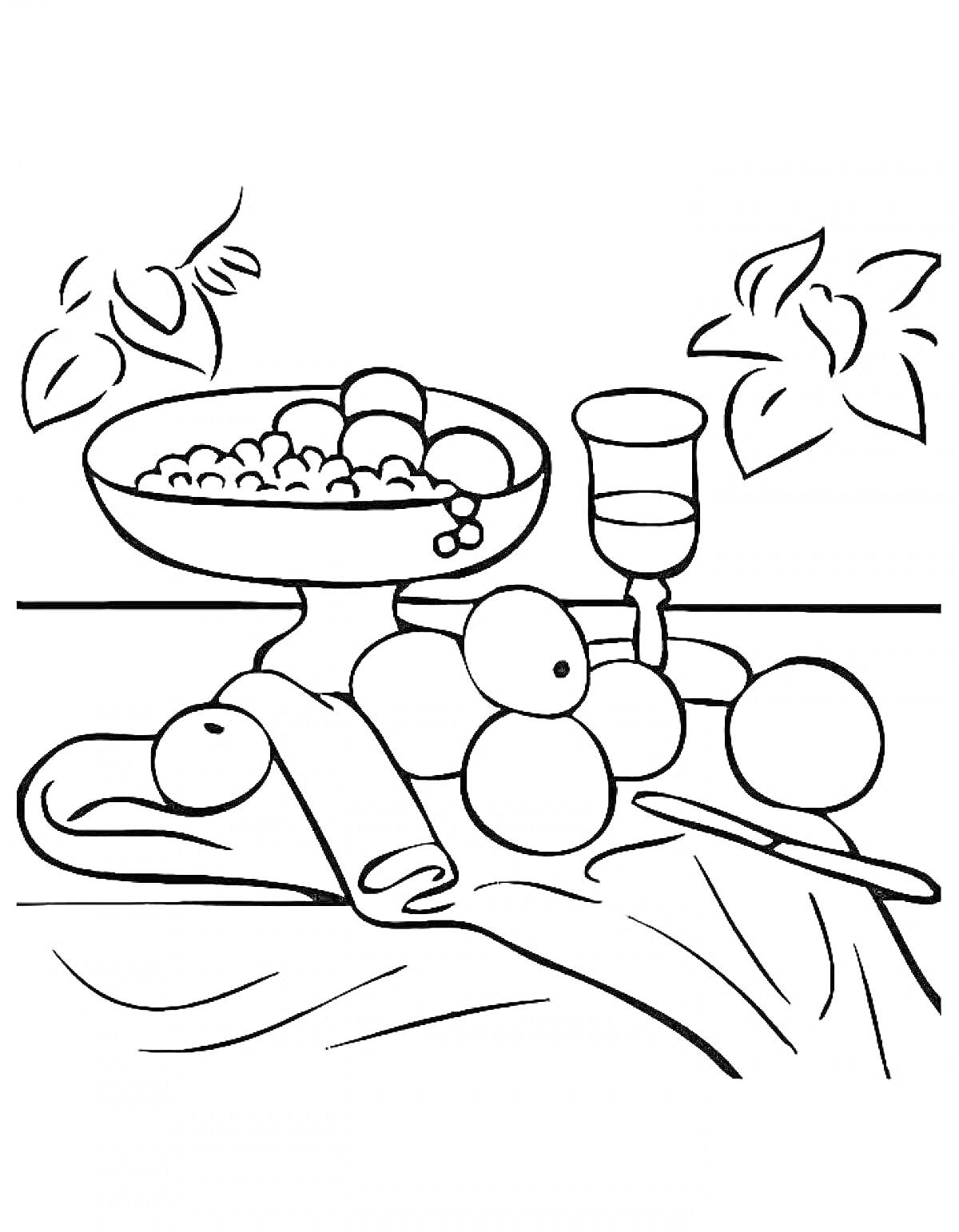 Натюрморт с фруктами, бокалом и салфеткой на столе