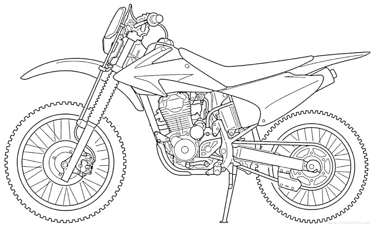 Кроссовый мотоцикл с передней и задней подвеской, двигателем, колесами с грунтовой резиной, рифленым сиденьем, баком для топлива и рулем.