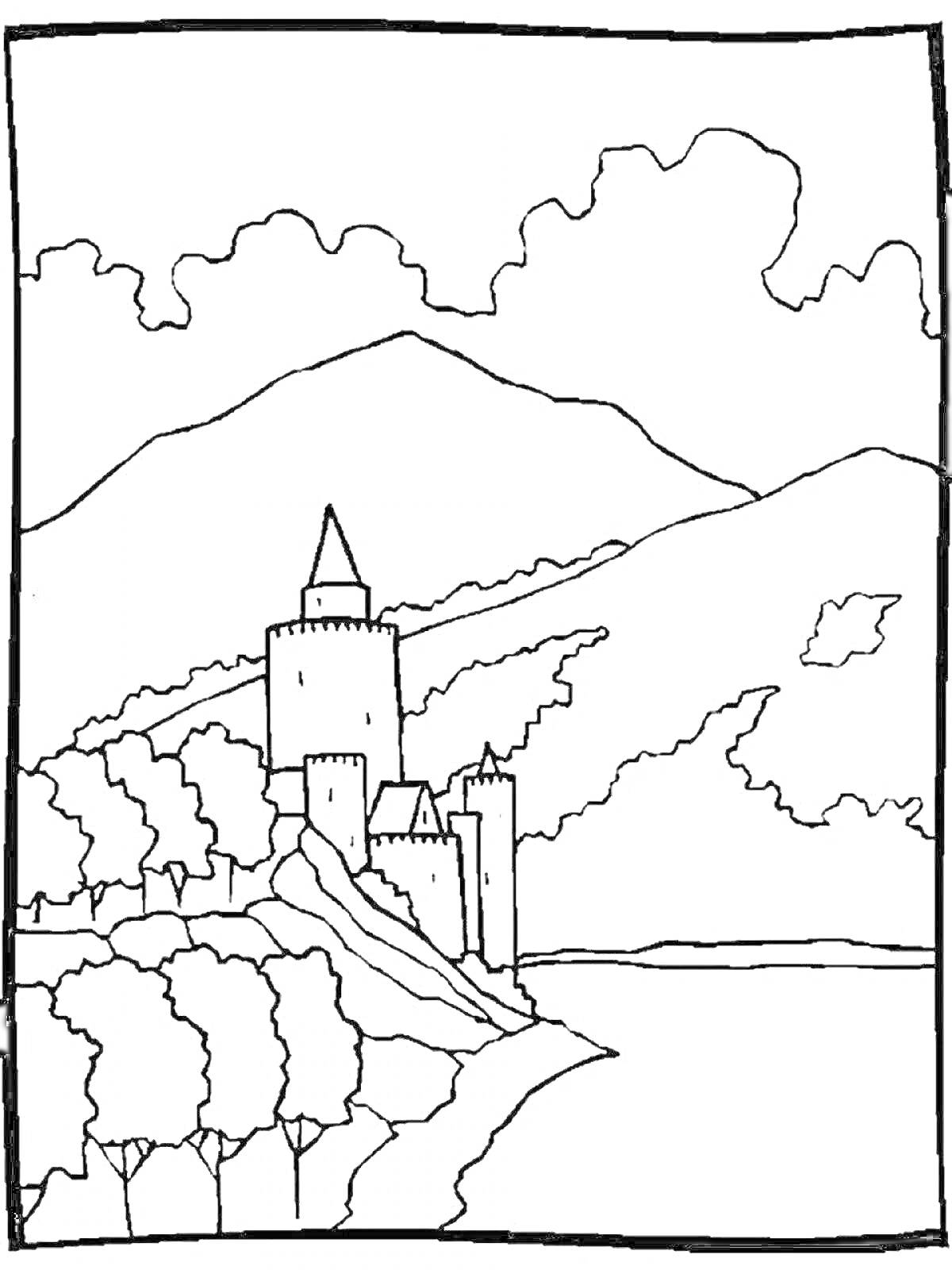 Раскраска Замок на склоне горы у озера, окруженный деревьями, с облаками на фоне