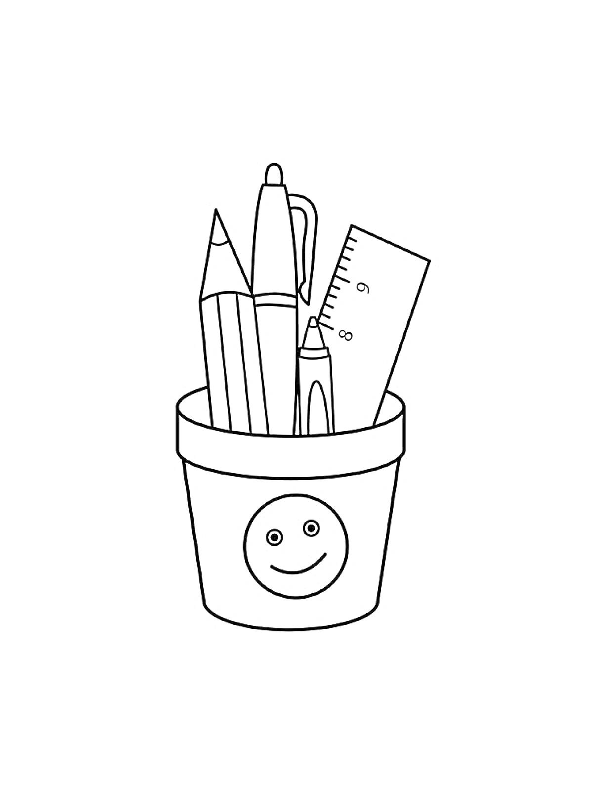 Карандашница с принадлежностями, включая карандаши, ручку, линейку и маркер.