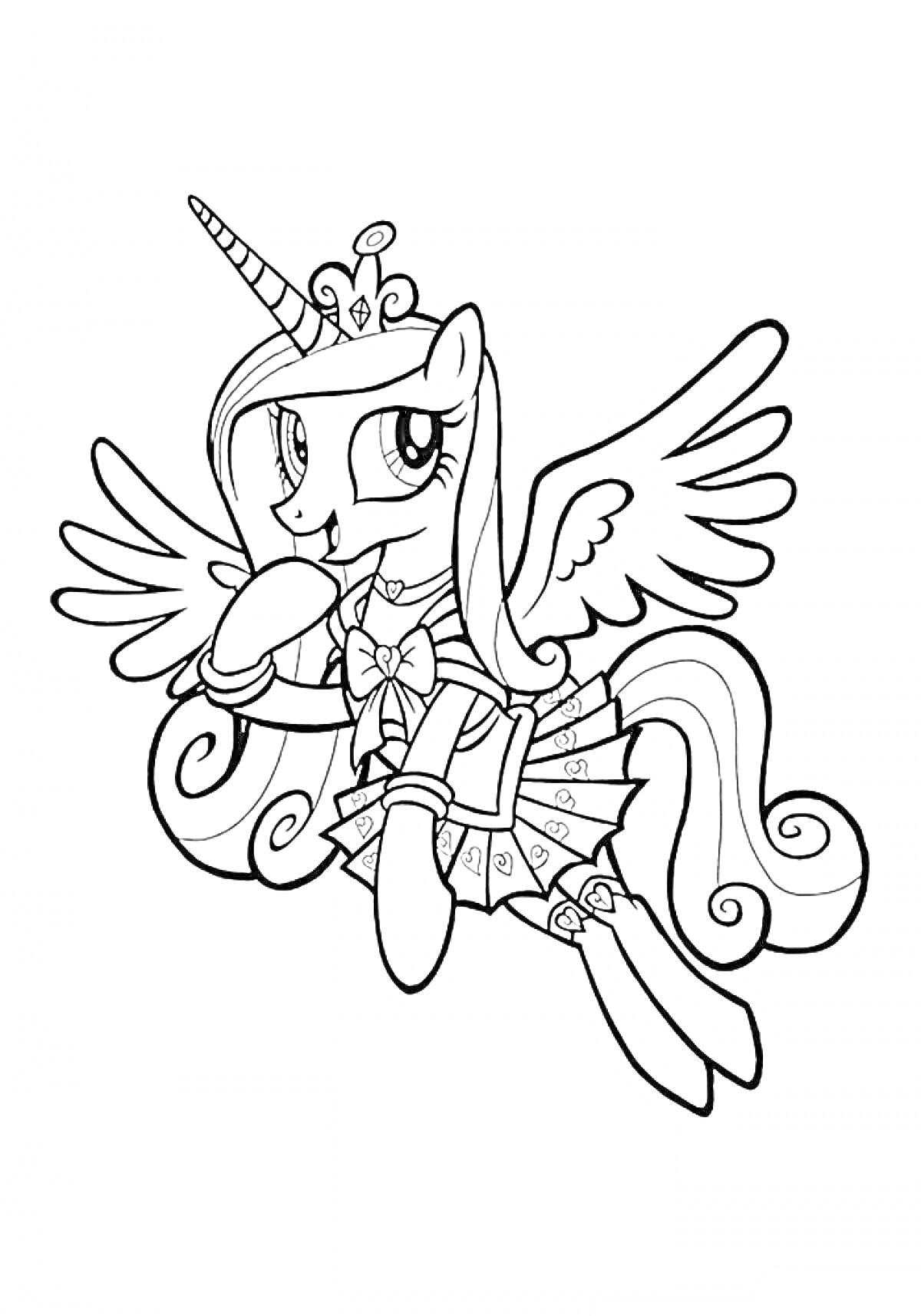 Раскраска Пони Каденс с короной, крыльями и магическим рогом, в платье с сердечками