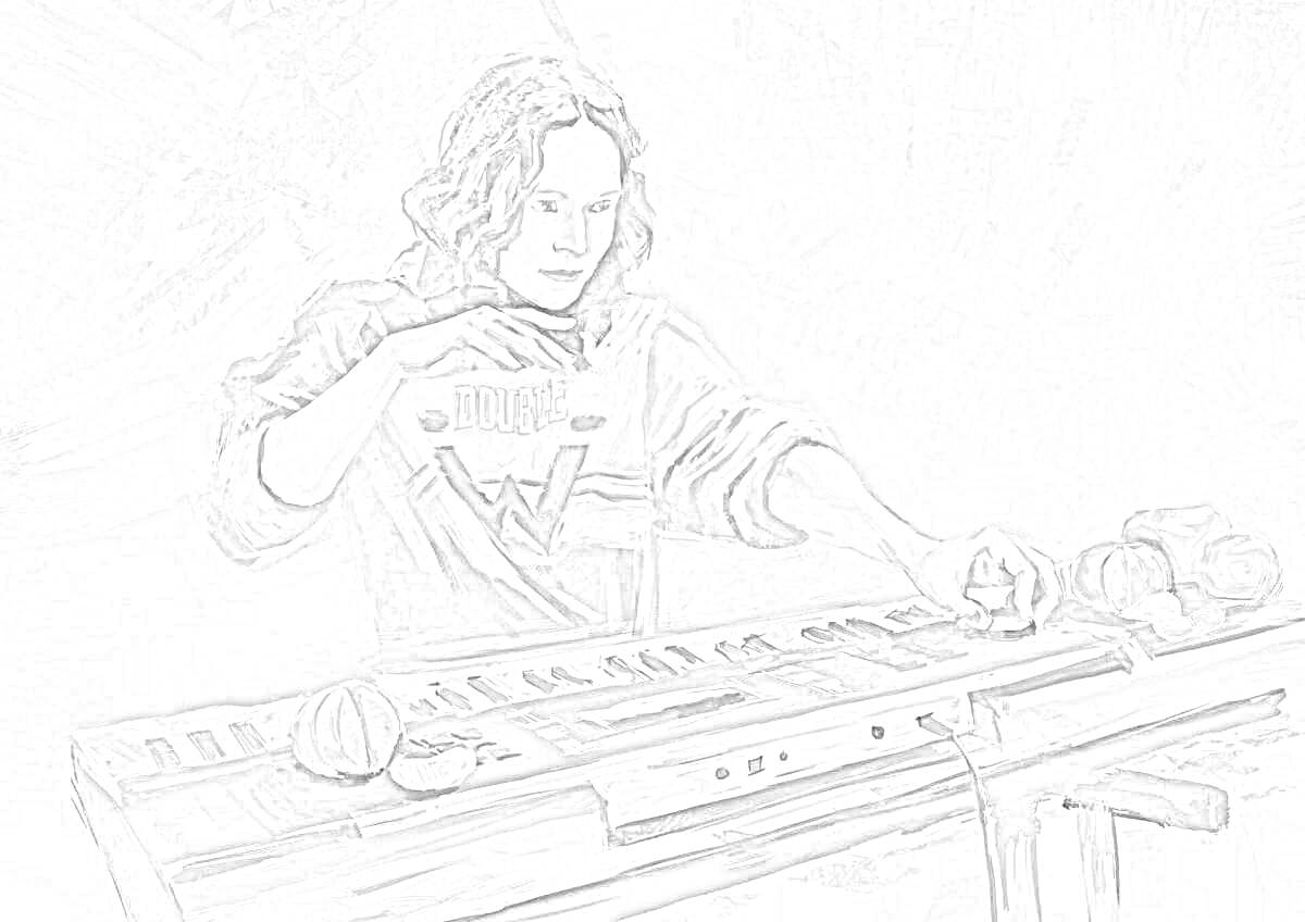 Музыкант за синтезатором и фруктами (яблоками), с длинными волосами в свободной одежде