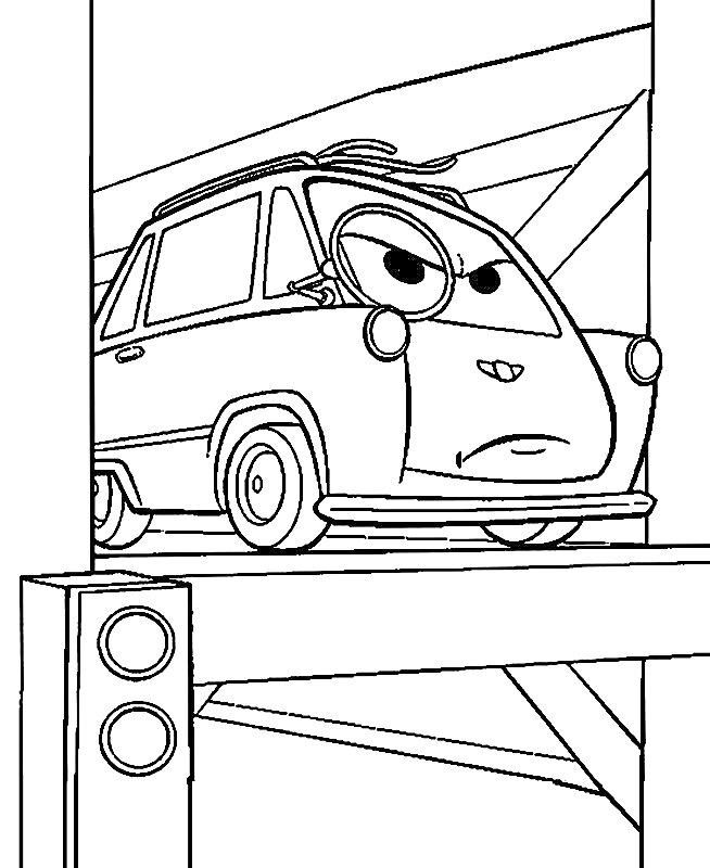 Выражение лицом сердитого автомобиля на платформе.