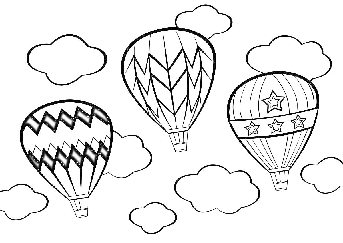 Раскраска Три воздушных шара с различными узорами на фоне облаков