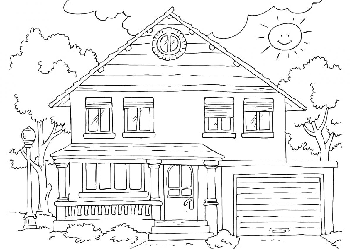 Раскраска Двухэтажный дом с крыльцом, деревьями, забором, газоном, двойным гаражом и улыбающимся солнцем.