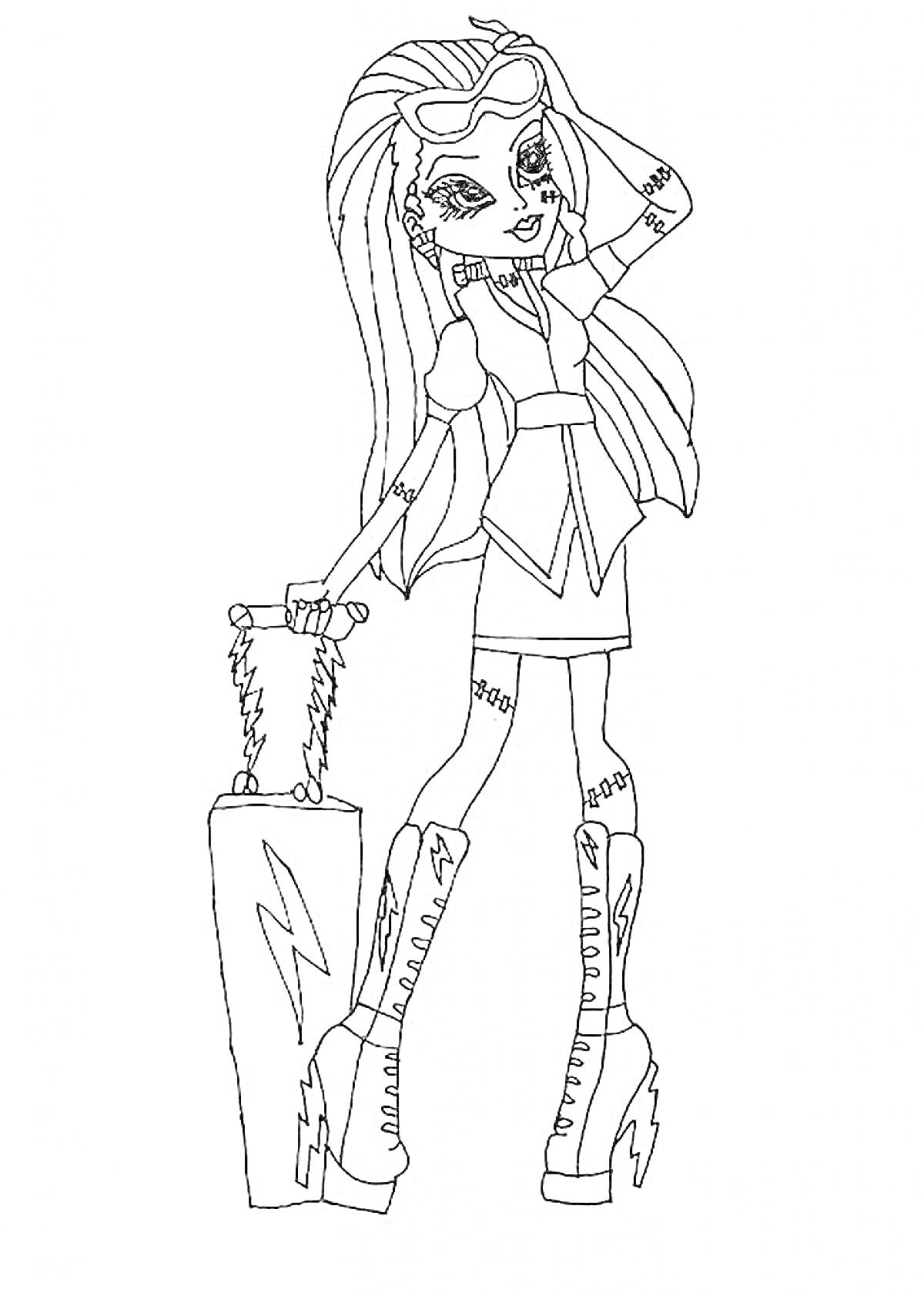 Раскраска Девушка из Монстер Хай с длинными волосами, в платье и ботинках на платформе, с чемоданом в руке