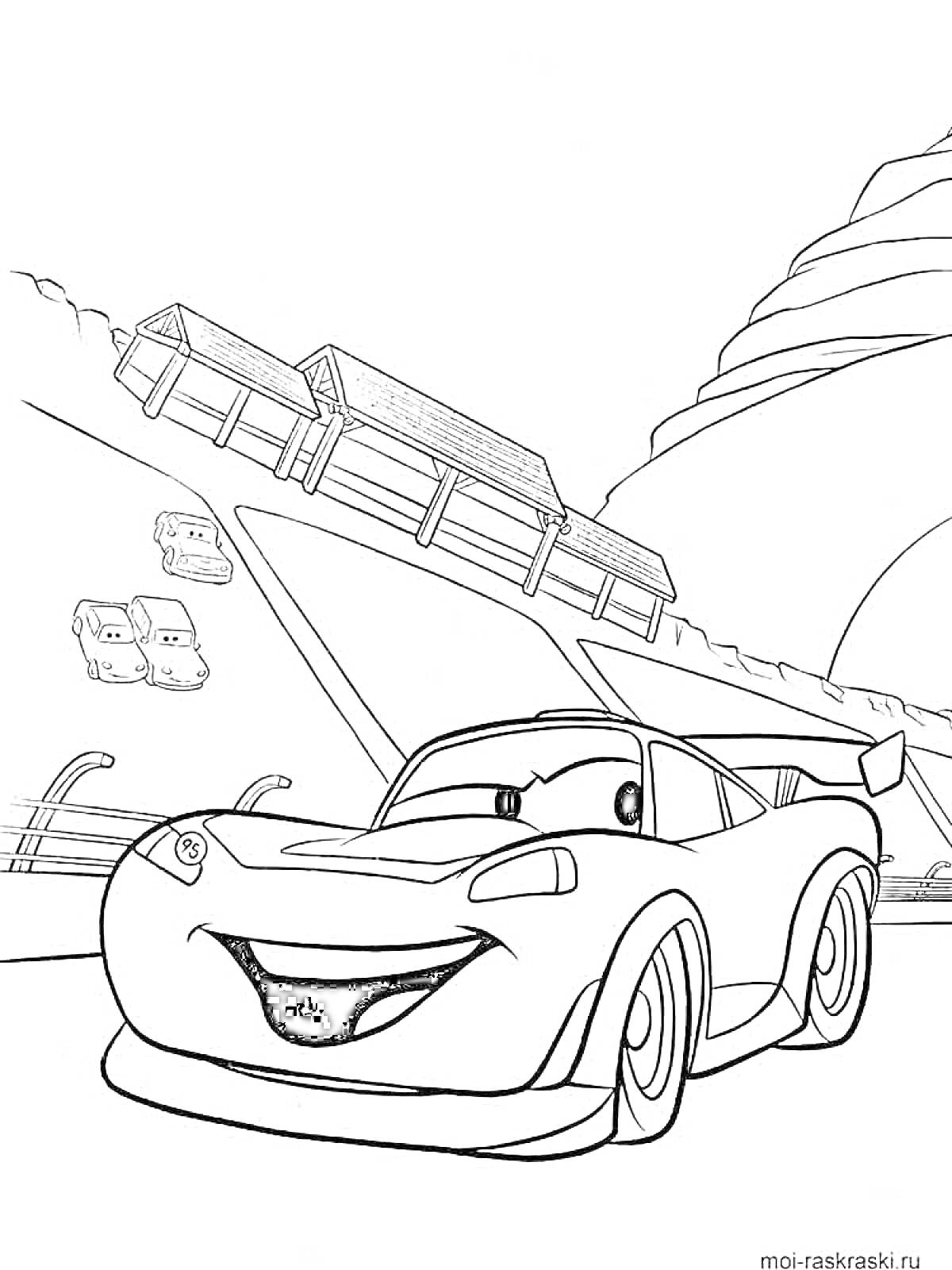 Раскраска Молния Маккуин на гоночной трассе с мостом и ещё двумя автомобилями на заднем фоне