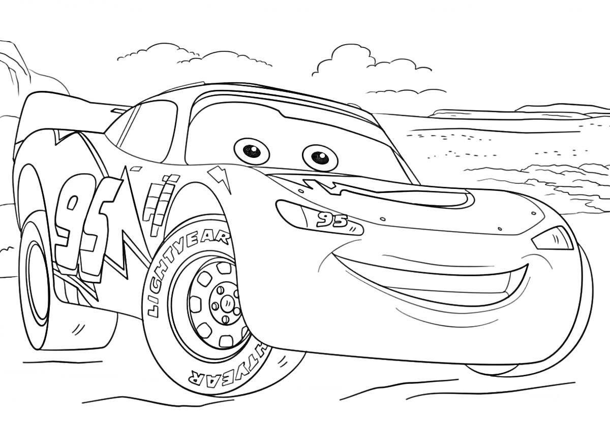 Раскраска Гоночный автомобиль Маквин на трассе с облачным небом на заднем плане