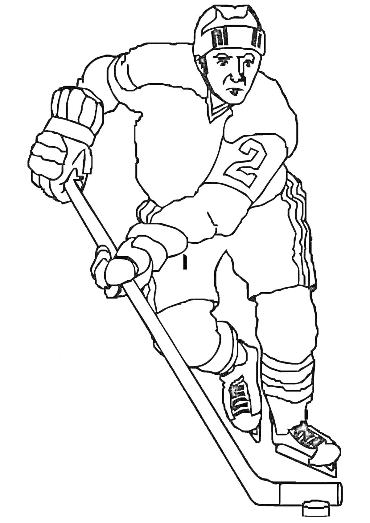 Хоккеист в шлеме, номер 2 на его свитере, держащий клюшку