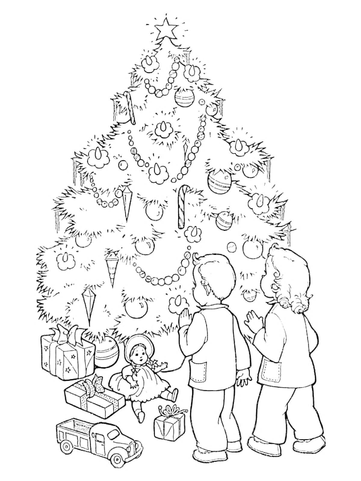 Елка с игрушками, гирляндами и подарками, дети смотрят на украшенную елку.