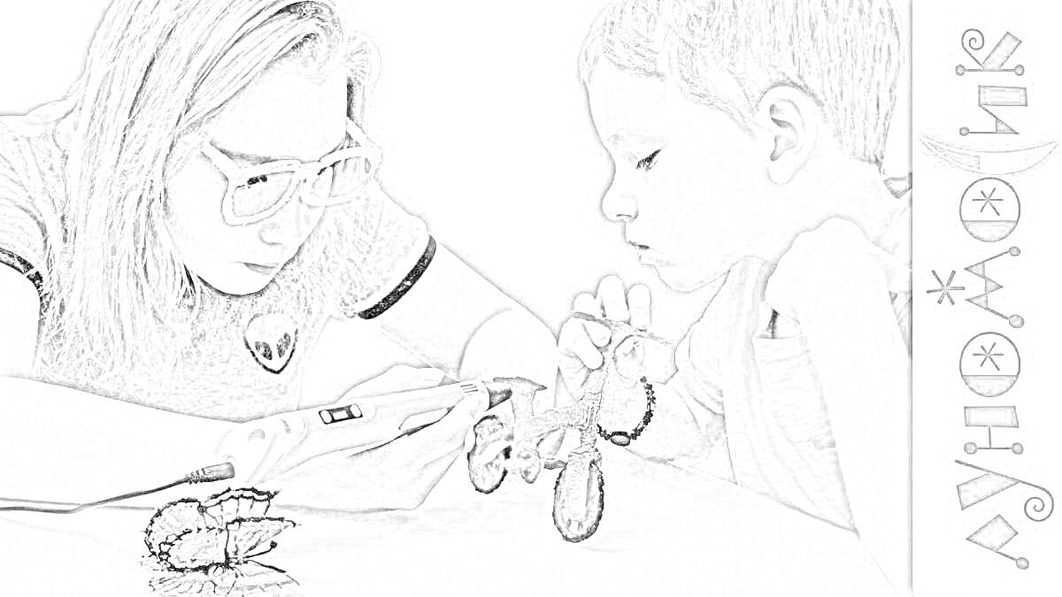 Девочка и мальчик раскрашивают игрушечных роботов на столе